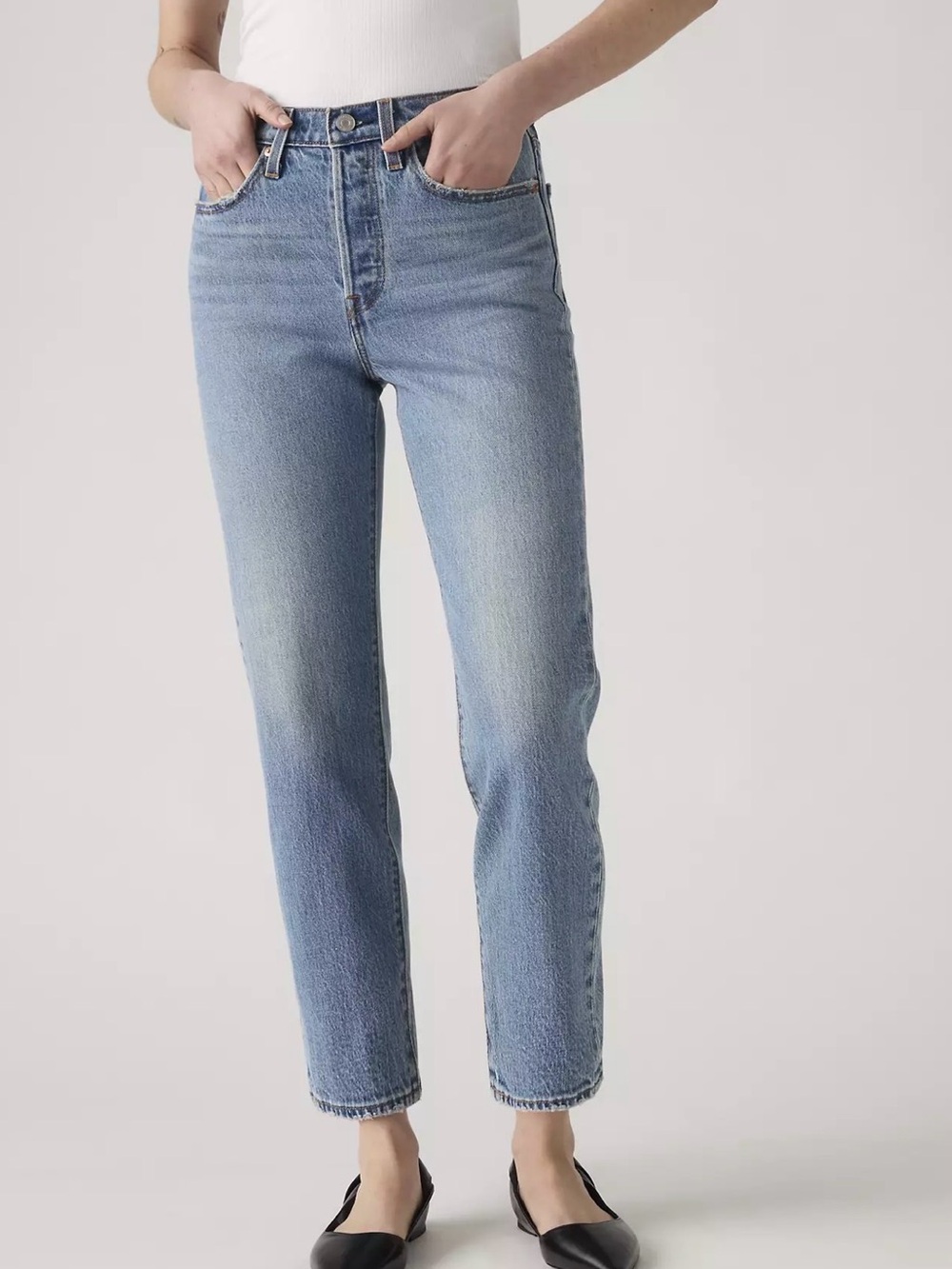 Levi’s wedgie straight light wash jeans